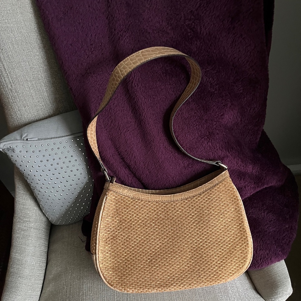 Liz Claiborne tan shoulder bag - Picture 2 of 7